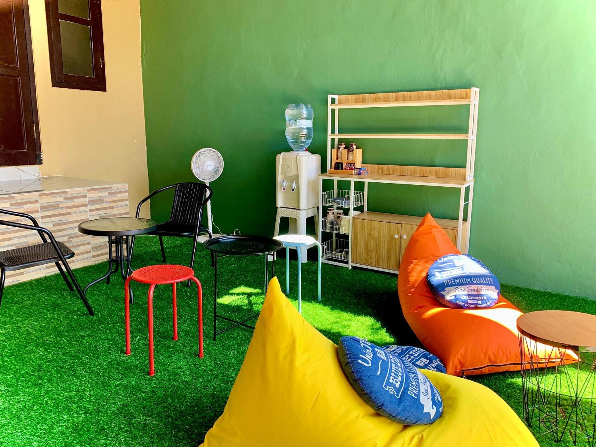 Offspring Ijen Hostel Banyuwangi Exterior photo
