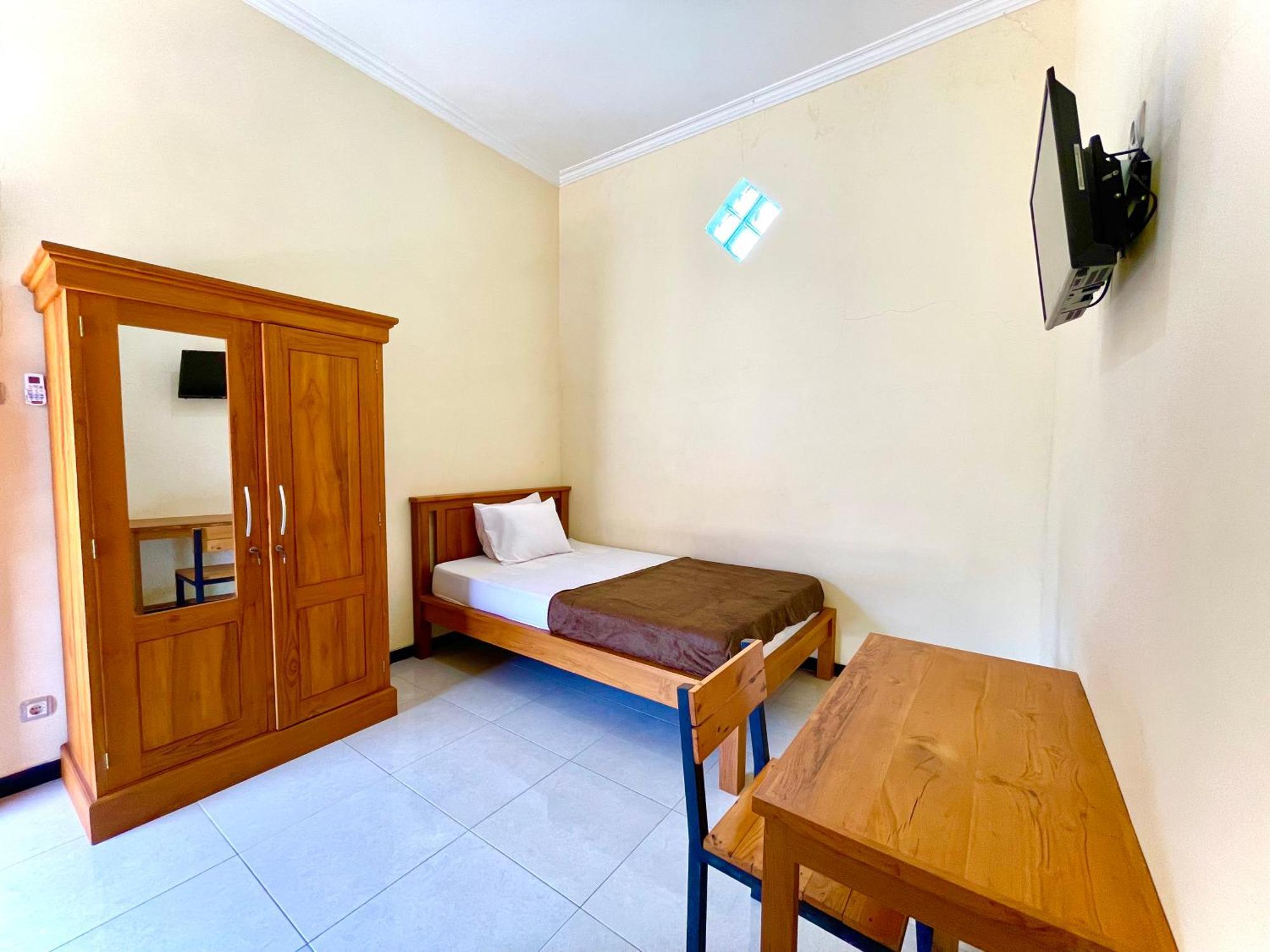 Offspring Ijen Hostel Banyuwangi Exterior photo